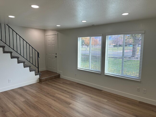 Foto del edificio - 7486 S 1000 E