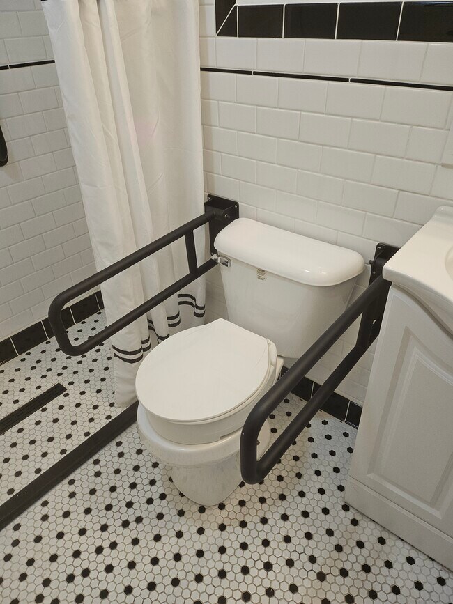 Bathroom - 2974 S Loomis St