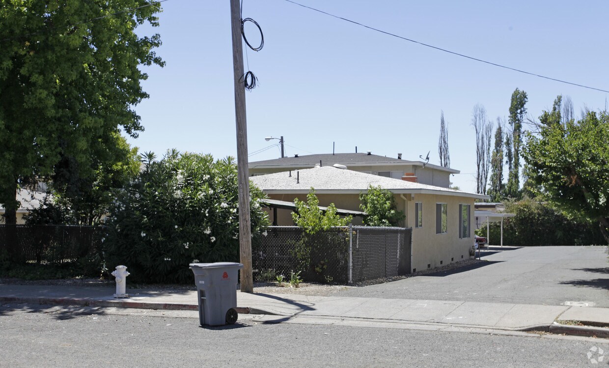 Primary Photo - 1315 Colusa St