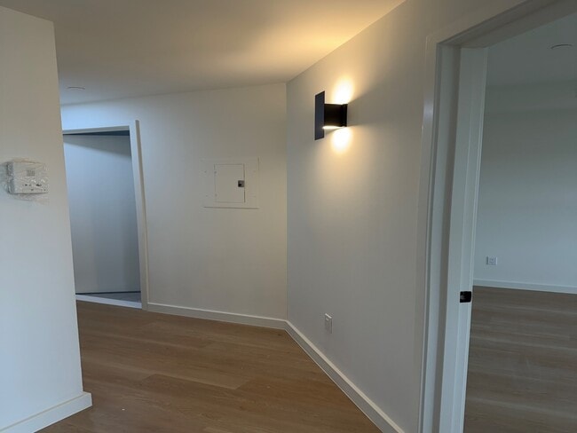 Foto del edificio - 3112 Emmons Ave