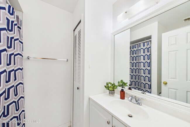 Foto del edificio - 3021 Sir Hamilton Cir