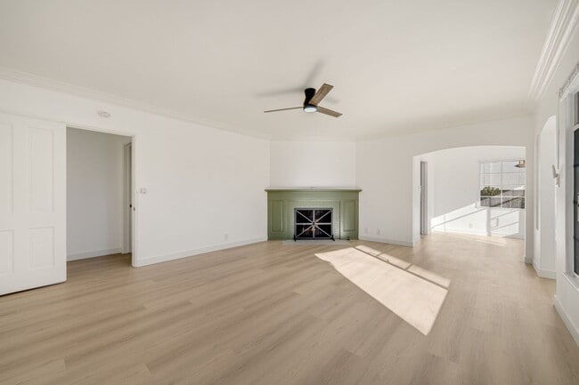 Building Photo - 35-35 Kennebec Ave