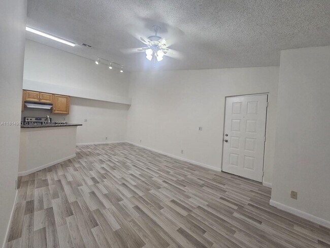 Building Photo - 9999 Summerbreeze Dr