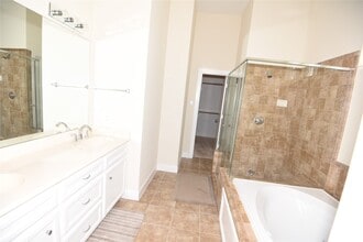 Building Photo - 11607 Main Pine Dr