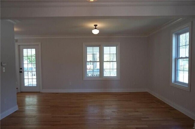Building Photo - 203 Curry Ave