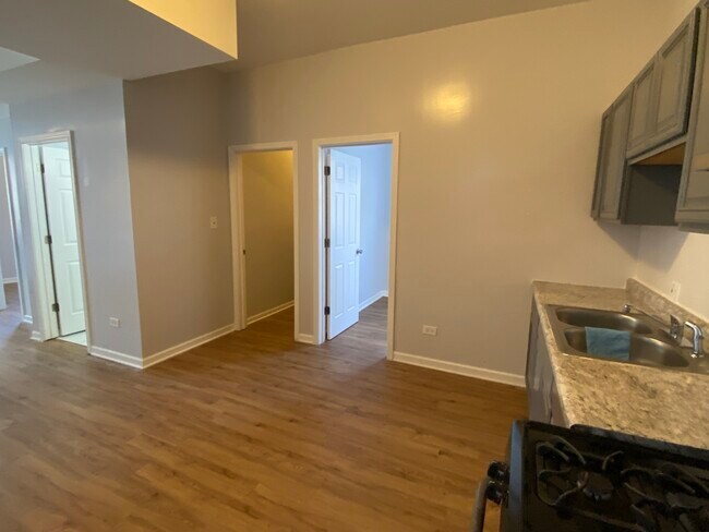 Foto del edificio - 1711 N Kimball Ave