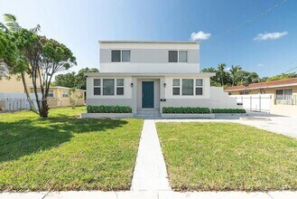 Building Photo - 3030 NW 16th St