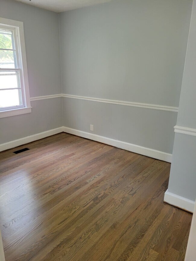Foto del edificio - 3 bed 1 bath on Knob Creek Rd. near Johnso...