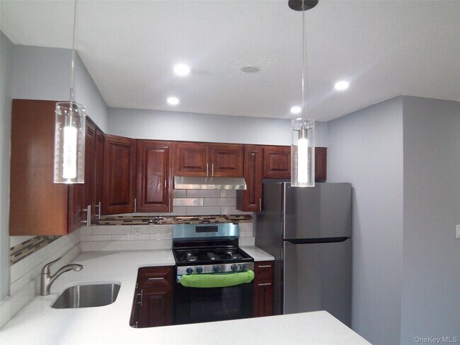 Foto del edificio - 1008 E 228th St