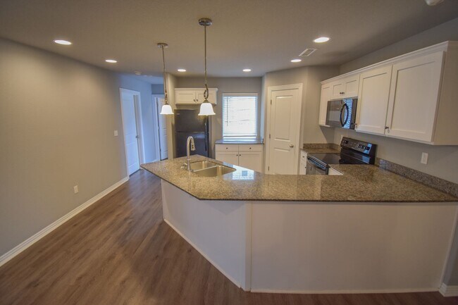 Foto del edificio - Nice 4 Bedroom Upscale Home In The Heart o...
