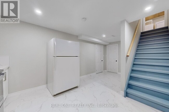 Building Photo - 27 Gladiola Ct