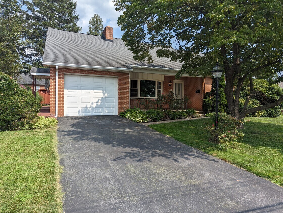 121 S Rockburn St, York, PA 17402 House Rental in York, PA