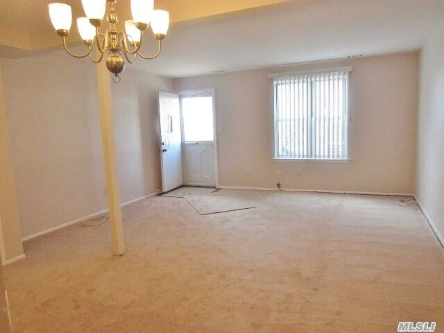 Foto del edificio - 55 Rocky Point Yaphank Rd