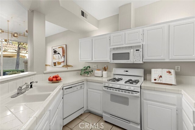 Foto del edificio - 1081 S Positano Ave