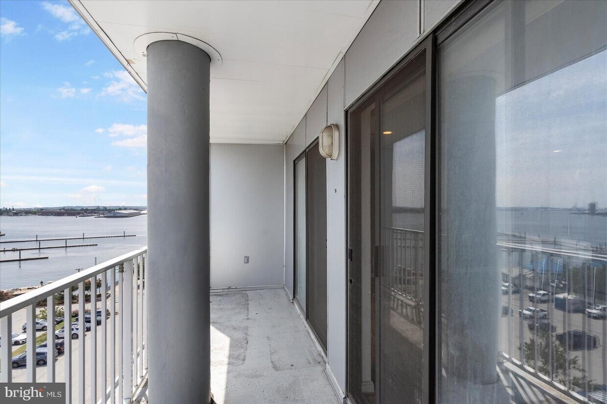 Primary Photo - 2702 Lighthouse Point E