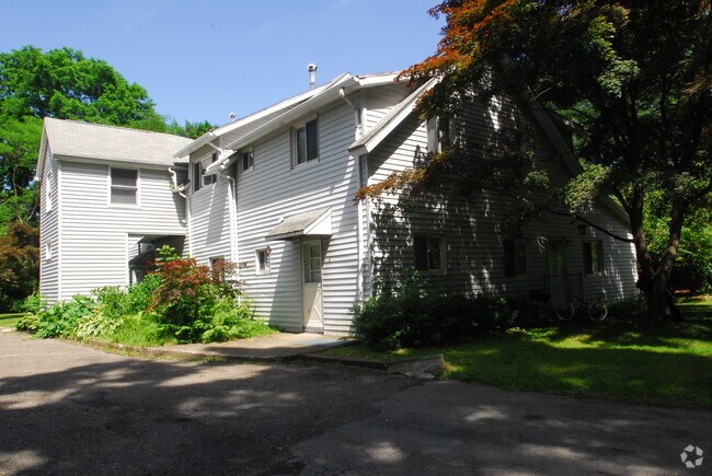 Foto del edificio - 28 Idlewild Park Dr
