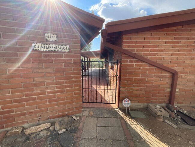 Foto del edificio - Northeast Ranch Style Home on aLarge Lot