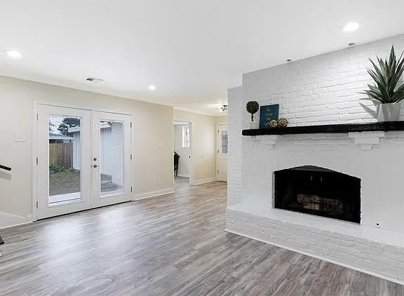 Building Photo - Sweet Charming 3 Bedroom Home with 2 Full ...