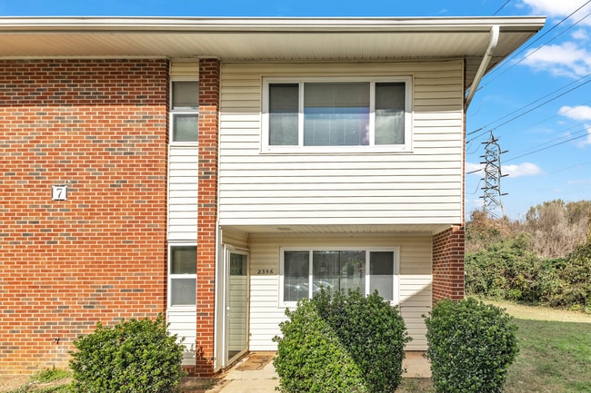 Building Photo - 2/2.5 Walking Distance to NC State