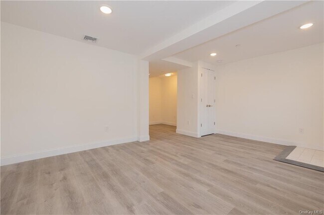 Building Photo - 29 Elm St