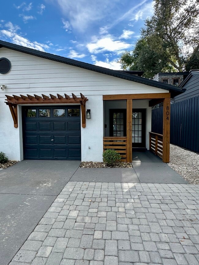 Building Photo - 804 E South St