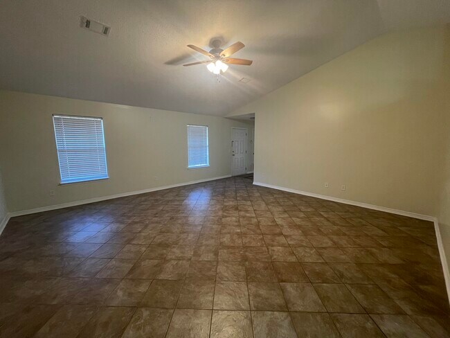 Building Photo - 105 Steeplechase Dr