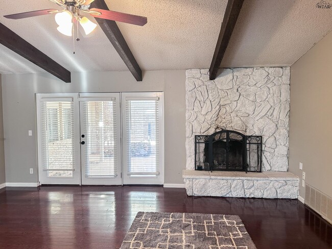 Building Photo - 4615 El Capitan Dr