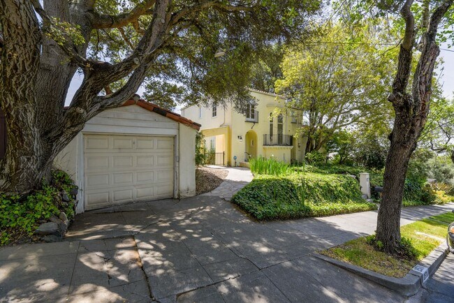 Building Photo - Nostalgic & Beautiful 3-Bedroom Home with ...