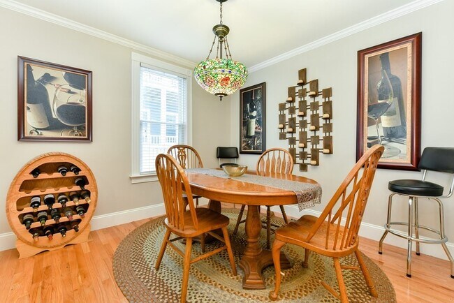 Building Photo - 3 Monks St