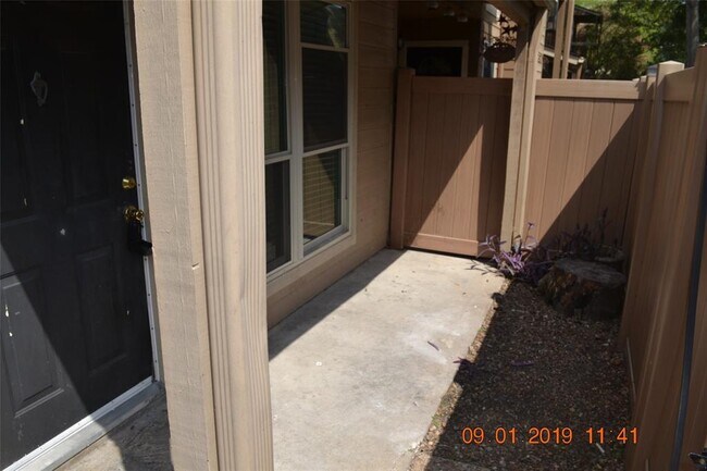 Building Photo - 2379 Briarwest Blvd