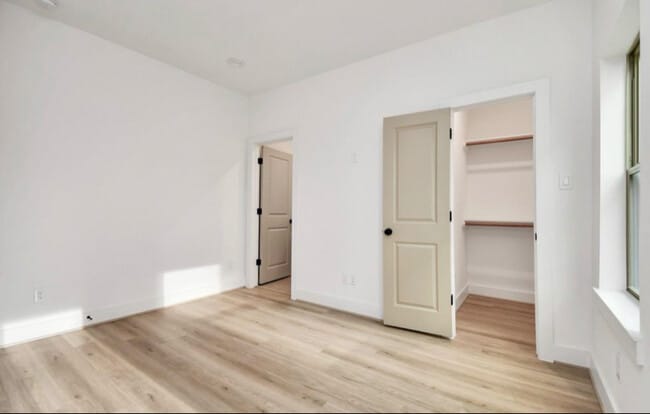 Photo - 2335 Eagle St House