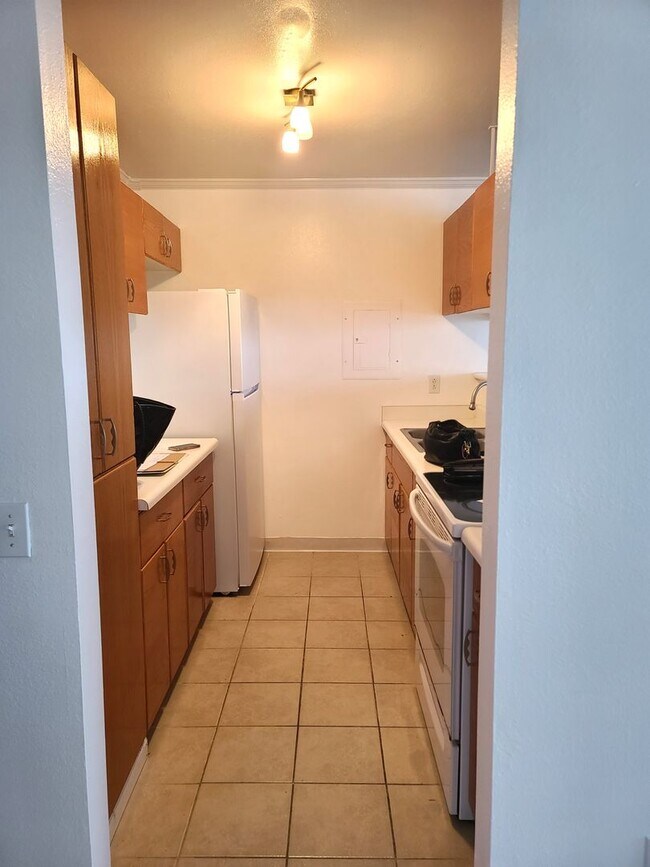 Building Photo - Kaneohe convenience! Winward Acres 2/1/1