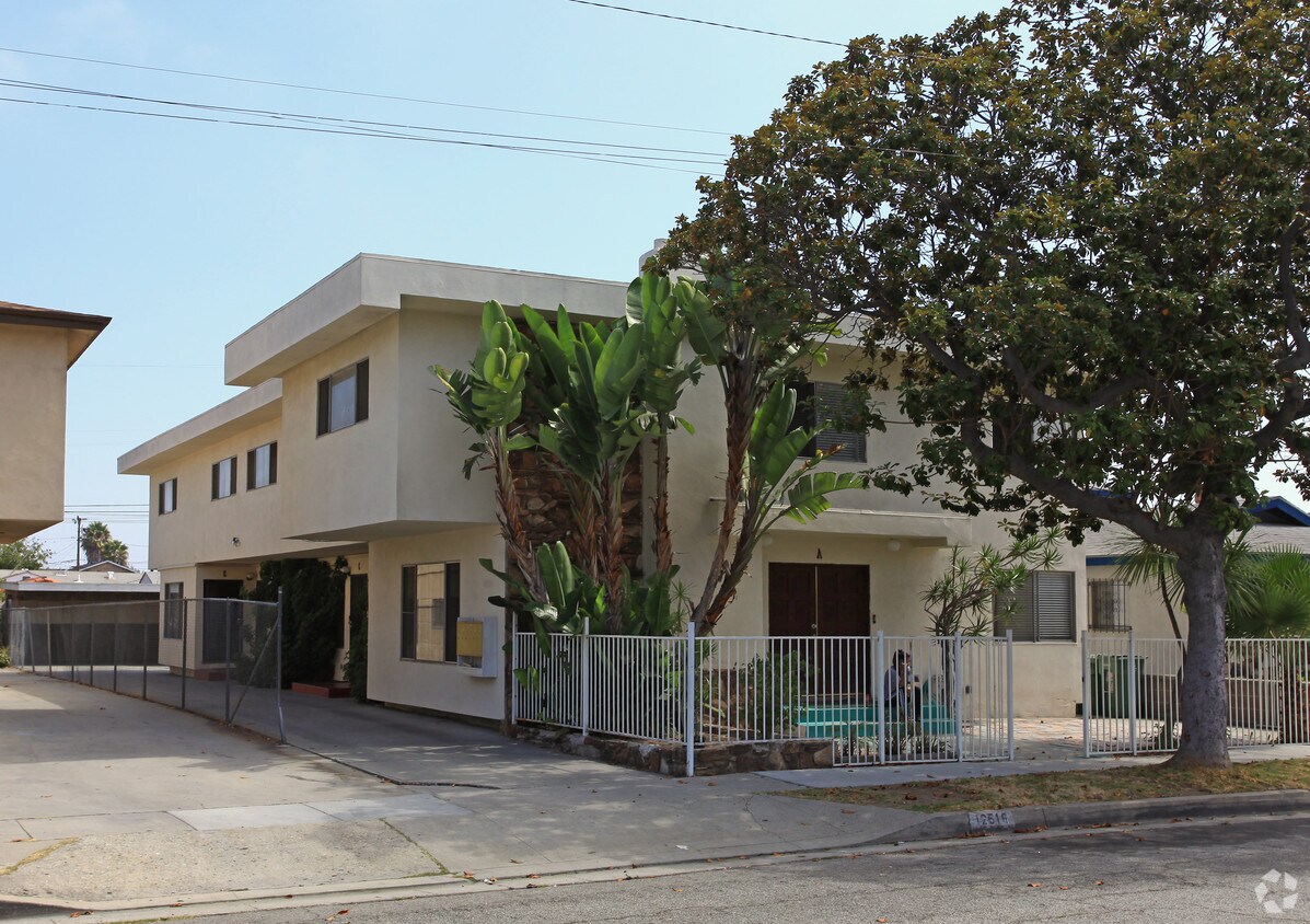 Primary Photo - 12516 Doty Ave
