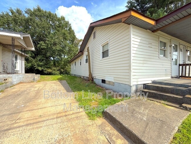 Building Photo - 912 N Morris St