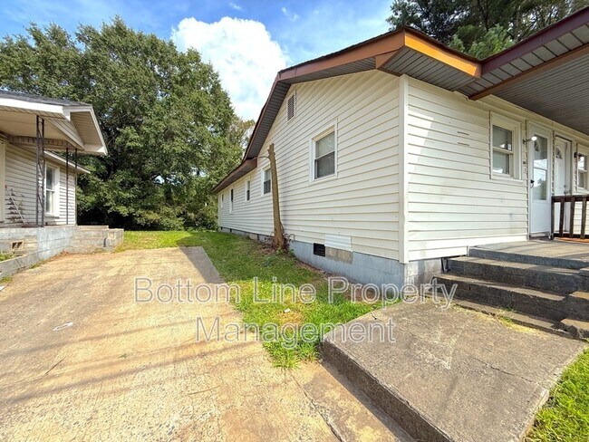 Photo - 912 N Morris St Apartment