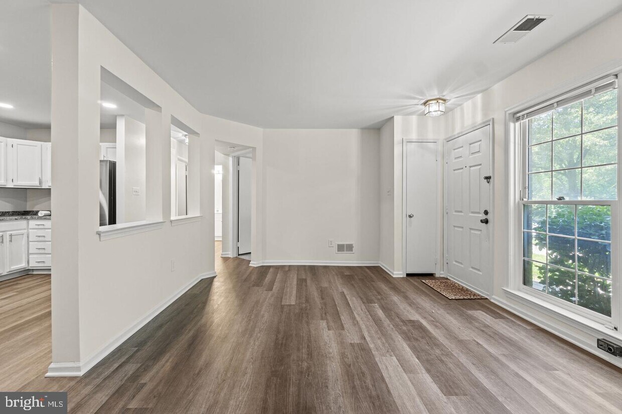 5700 Brewer House Cir Unit T411, Rockville, MD 20852 Room for Rent