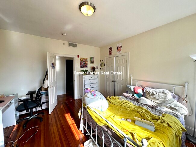 Foto del edificio - 107 Fisher Ave