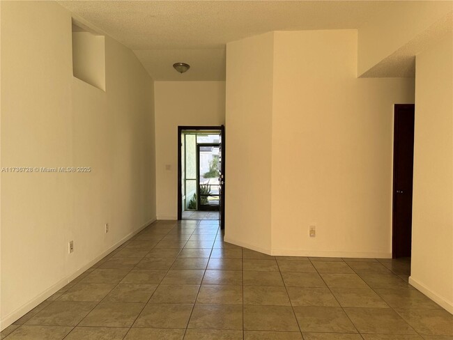 Foto del edificio - 8556 SW 210th Terrace