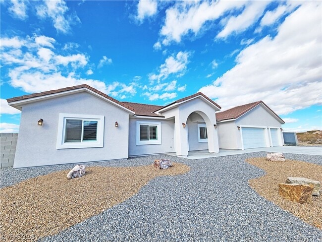 Building Photo - 6130 N Cavalry Trl