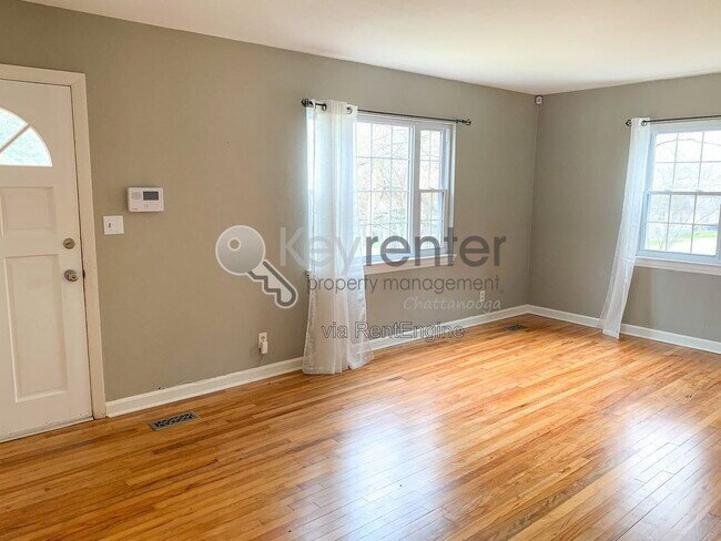 Building Photo - 1410 Elm St