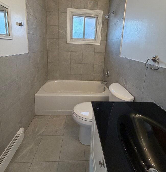 Building Photo - 9421 Av Charton