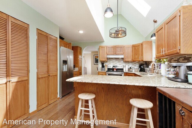 Building Photo - 5 br, 3.5 bath House - 3400 Stonehenge Dr
