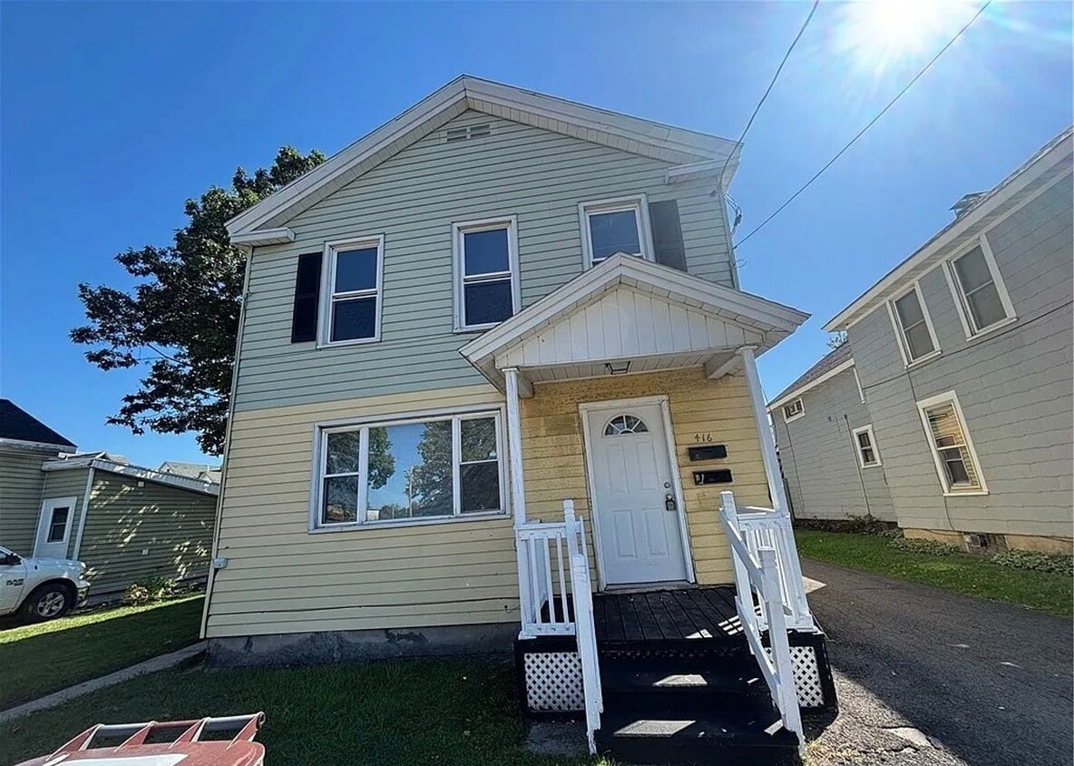 Foto principal - 416 Black River Blvd