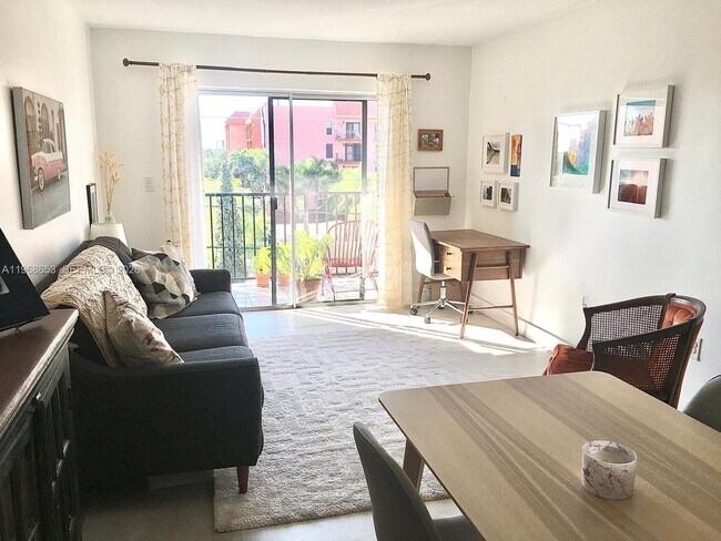 Building Photo - 677 SW 9th Ave