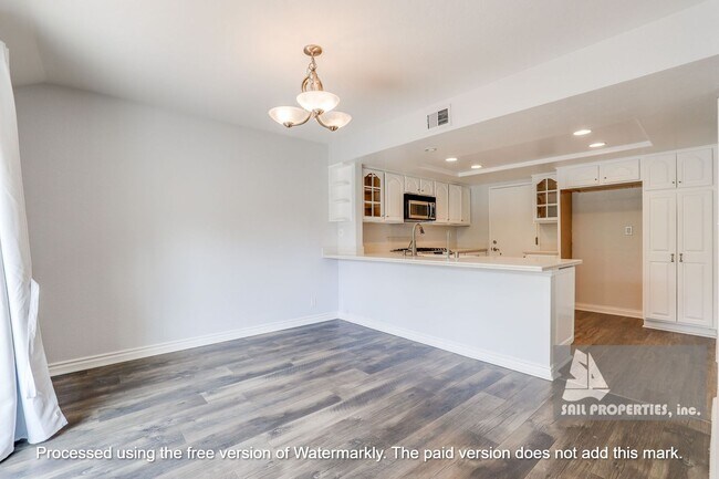 Building Photo - Beautiful, Modern Home Near Downtown Hunti...