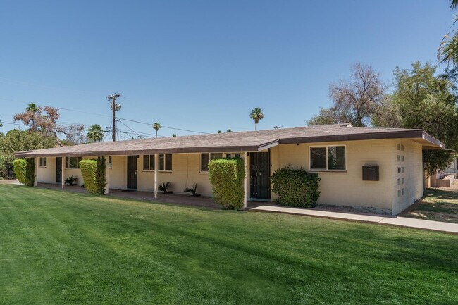 Foto del edificio - 7802 E Heatherbrae Ave