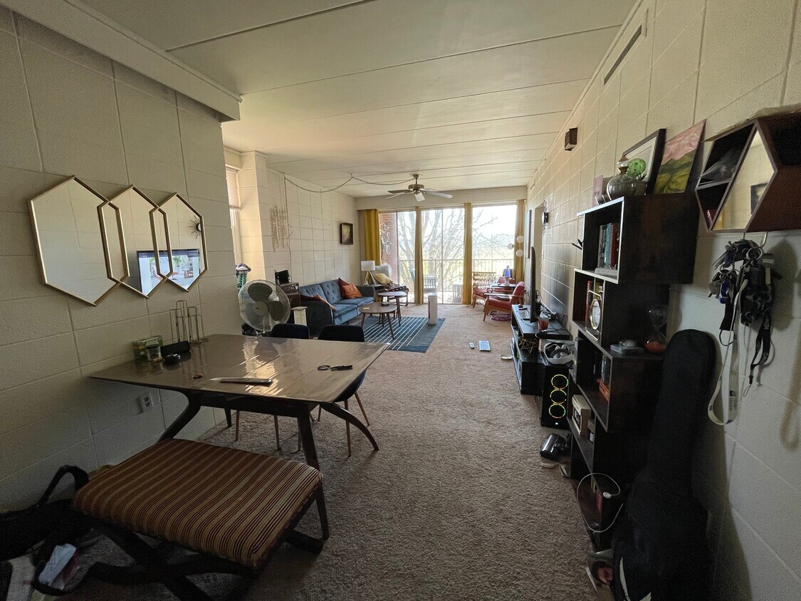 Primary Photo - 902 Brightwood Manor Dr