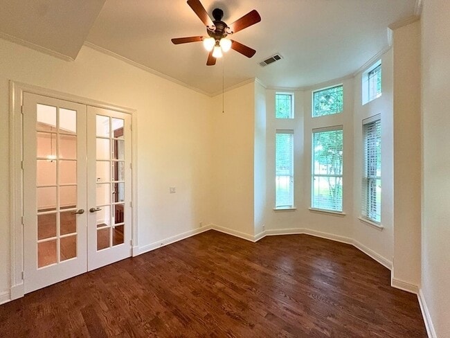 Building Photo - 1205 Golden Gate Dr