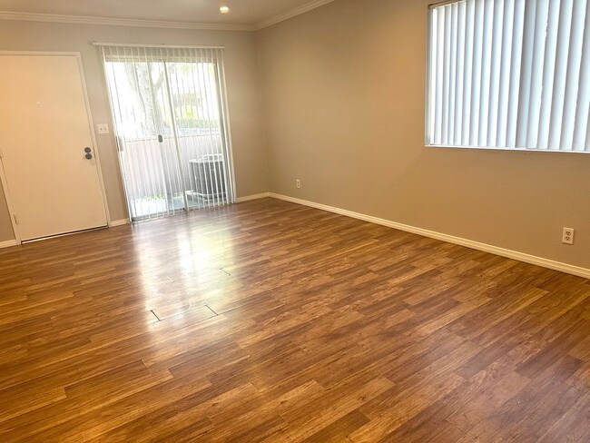 Foto del edificio - 13126 Bromont Ave