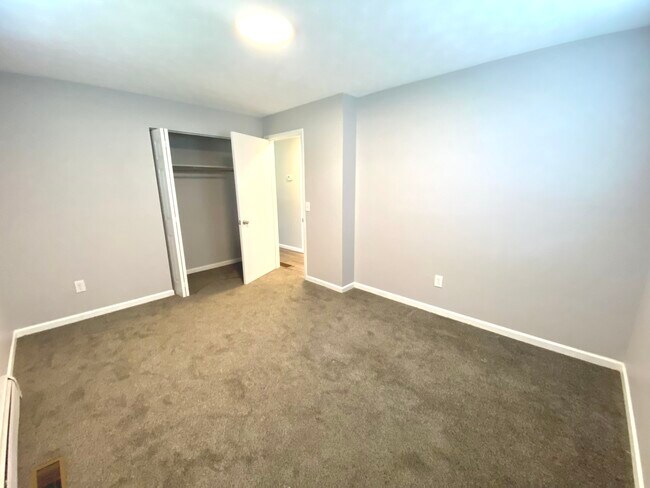 Building Photo - 3348 Highland Park